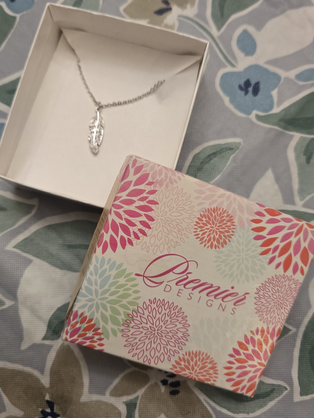Premier Designs Silver Feather Pendant Necklace